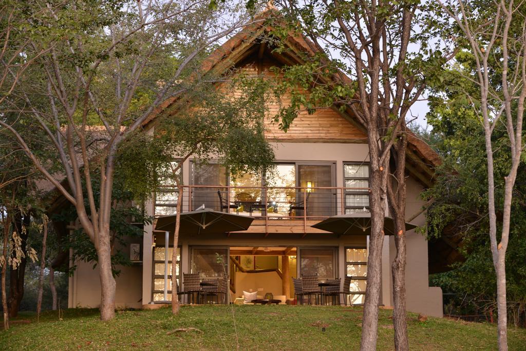 Victoria Falls Safari Suites Buitenkant foto