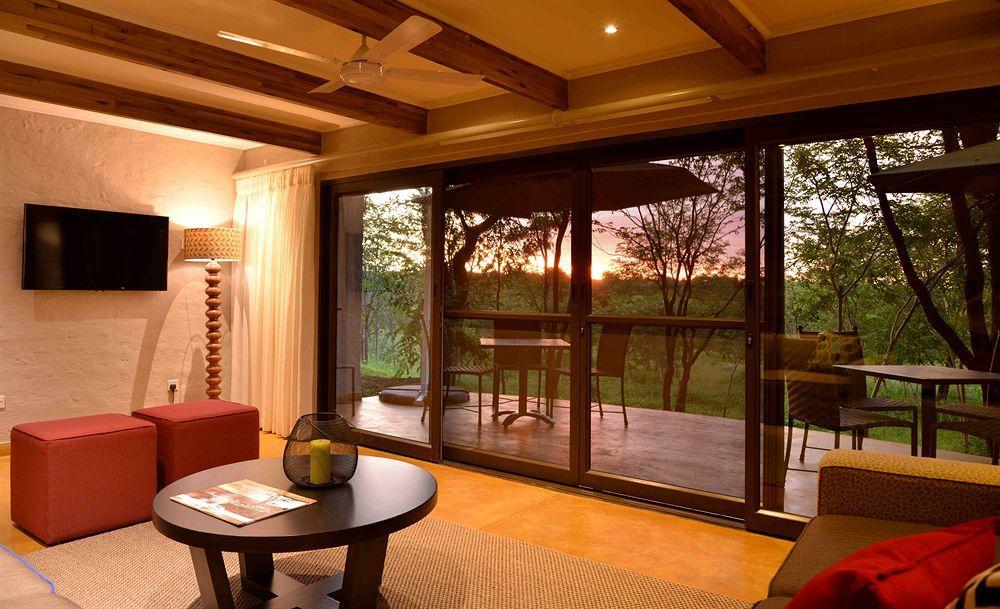 Victoria Falls Safari Suites Buitenkant foto
